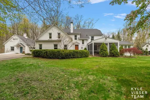 2630 Reeds Lk, Grand Rapids, MI 49506