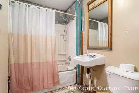 Bath - 1092 54th St, Fennville, MI 49408 photo 1 of 1