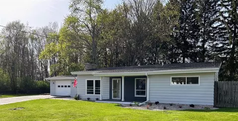 6735 Bayview, Coloma, MI 49038
