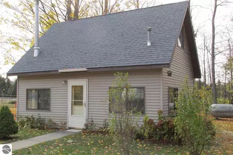 8066 Daisy, Harrietta, MI 49638