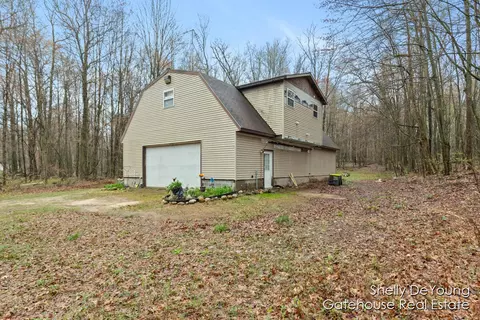 8428 98th, Howard City, MI 49329