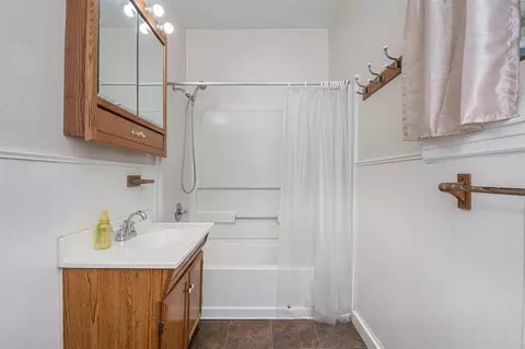 Bath - 516 Emerald, Grand Rapids, MI 49503 photo 1 of 3