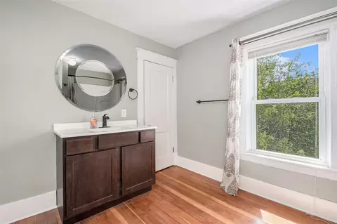 Bath - 516 Emerald, Grand Rapids, MI 49503 photo 3 of 3