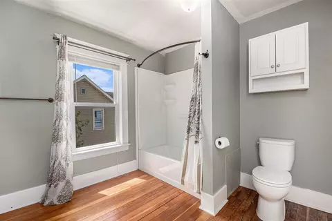 Bath - 516 Emerald, Grand Rapids, MI 49503 photo 2 of 3