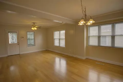 Living - 204 E Golf, Jackson, MI 49203 photo 7 of 14
