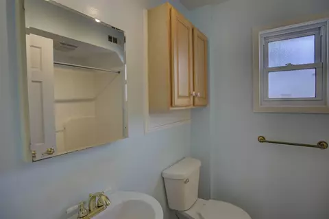 Bath - 204 E Golf, Jackson, MI 49203 photo 1 of 5