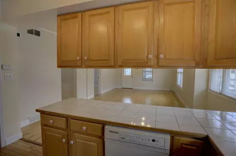 Kitchen - 204 E Golf, Jackson, MI 49203 photo 4 of 6