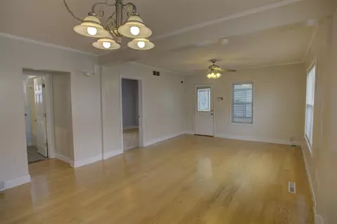 Living - 204 E Golf, Jackson, MI 49203 photo 5 of 14