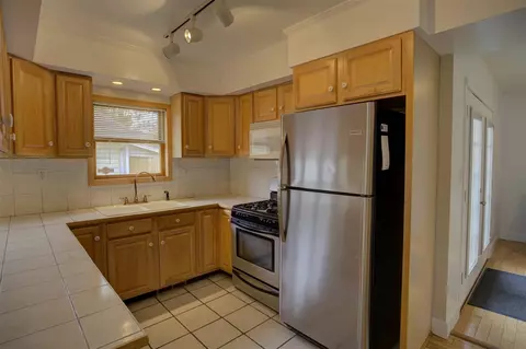 Kitchen - 204 E Golf, Jackson, MI 49203 photo 2 of 6