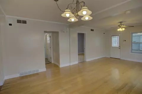 Living - 204 E Golf, Jackson, MI 49203 photo 6 of 14