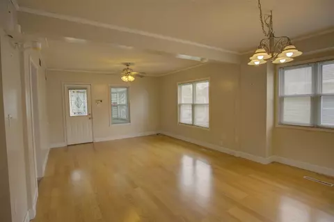Living - 204 E Golf, Jackson, MI 49203 photo 8 of 14