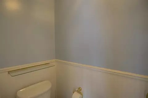 Bath - 204 E Golf, Jackson, MI 49203 photo 5 of 5