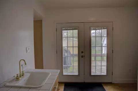 Entry Way - 204 E Golf, Jackson, MI 49203 photo 3 of 3