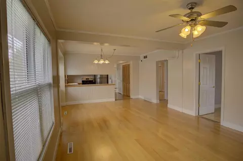 Living - 204 E Golf, Jackson, MI 49203 photo 3 of 14