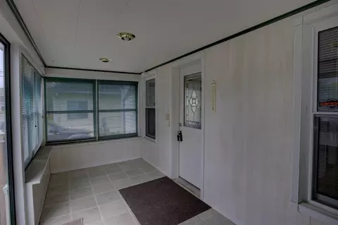 Exterior - 204 E Golf, Jackson, MI 49203 photo 5 of 9