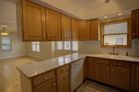 Kitchen - 204 E Golf, Jackson, MI 49203 photo 6 of 6