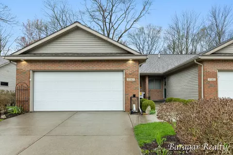 17583 Park Pl, Spring Lake, MI 49456