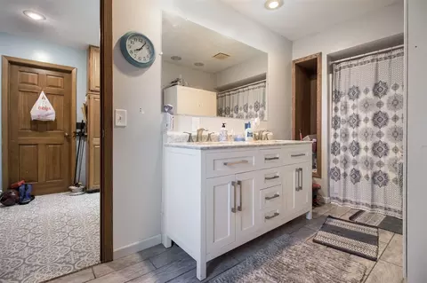 Bath - 330 6th, Three Rivers, MI 49093 photo 2 of 3