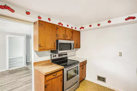 Kitchen - 5647 Maple Dl, Jackson, MI 49201 photo 3 of 3