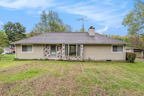 Exterior - 5647 Maple Dl, Jackson, MI 49201 photo 2 of 7