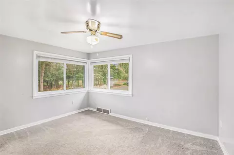 Bedroom - 5647 Maple Dl, Jackson, MI 49201 photo 3 of 6