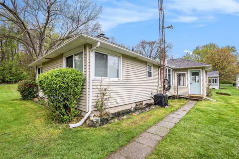 Exterior - 5647 Maple Dl, Jackson, MI 49201 photo 5 of 7