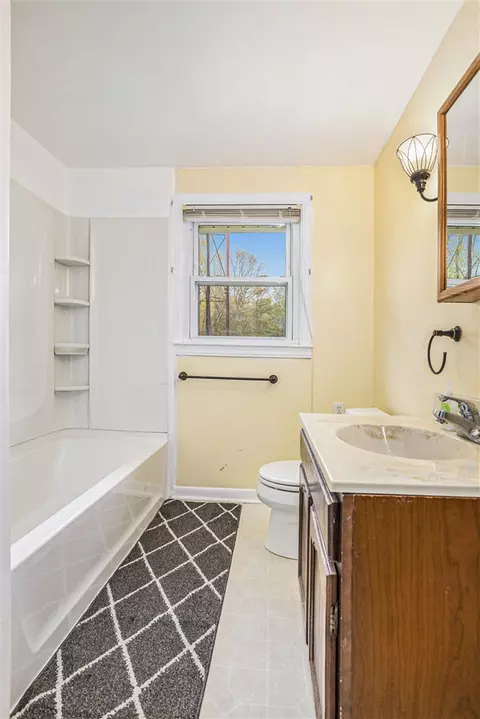 Bath - 5647 Maple Dl, Jackson, MI 49201 photo 2 of 2