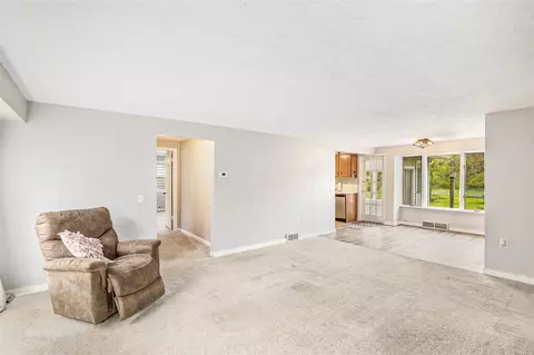 Living - 5647 Maple Dl, Jackson, MI 49201 photo 4 of 4