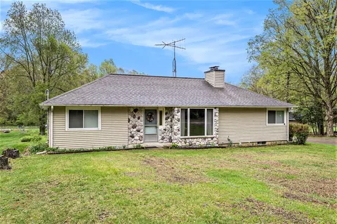 Exterior - 5647 Maple Dl, Jackson, MI 49201 photo 3 of 7