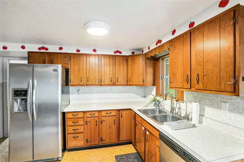Kitchen - 5647 Maple Dl, Jackson, MI 49201 photo 1 of 3