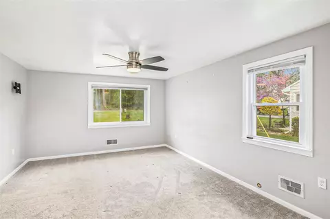 Bedroom - 5647 Maple Dl, Jackson, MI 49201 photo 1 of 6