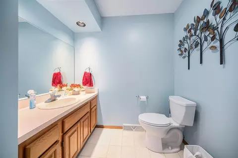 Bath - 1852 Wedgefield, Jackson, MI 49201 photo 1 of 3