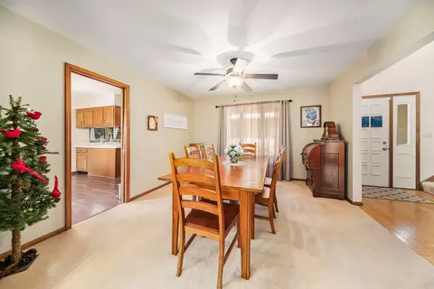 Dining - 1852 Wedgefield, Jackson, MI 49201 photo 2 of 3