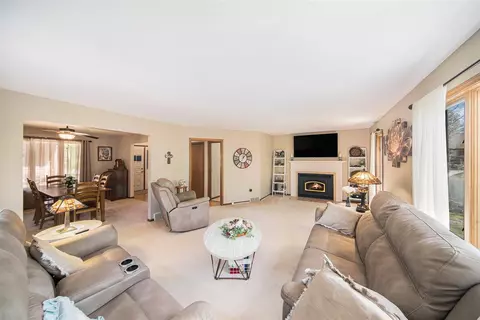 Living - 1852 Wedgefield, Jackson, MI 49201 photo 2 of 2