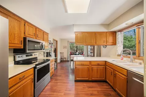 Kitchen - 1852 Wedgefield, Jackson, MI 49201 photo 1 of 2