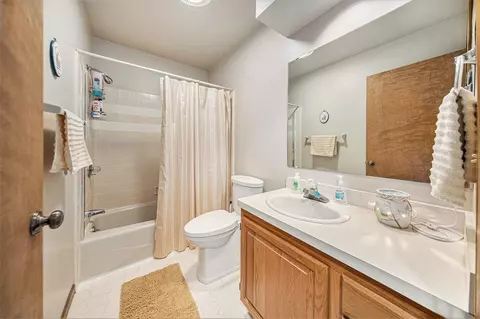 Bath - 1852 Wedgefield, Jackson, MI 49201 photo 3 of 3