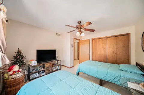 Bedroom - 1852 Wedgefield, Jackson, MI 49201 photo 4 of 4