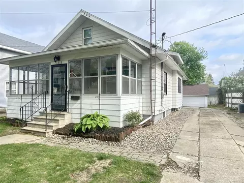 1218 Burr, Jackson, MI 49201