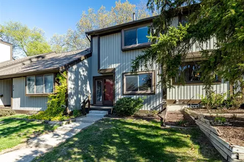 568 Foxboro, Brighton, MI 48116