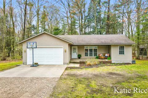 7917 S Wood, Rothbury, MI 49452