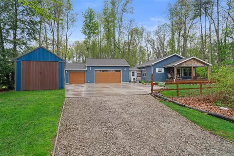 2469 Ash Te Wette Beach Dr, Hillsdale, MI 49242
