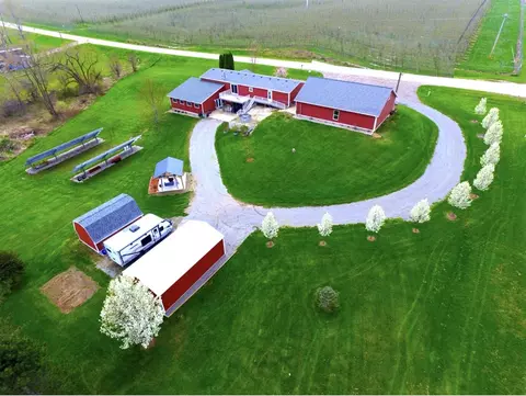 12030 S Ferris, Grant, MI 49327 photo 2