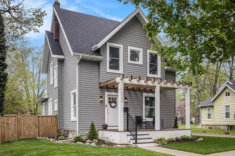 222 S East, Cassopolis, MI 49031