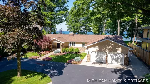 3065 N Lakeshore, Holland, MI 49424