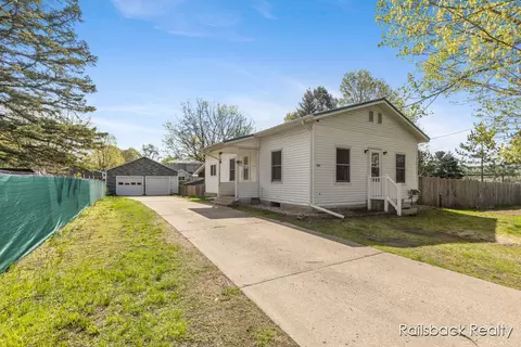 232 S Hawley, Lyons, MI 48851