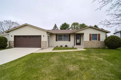 364 12th, Manistee, MI 49660