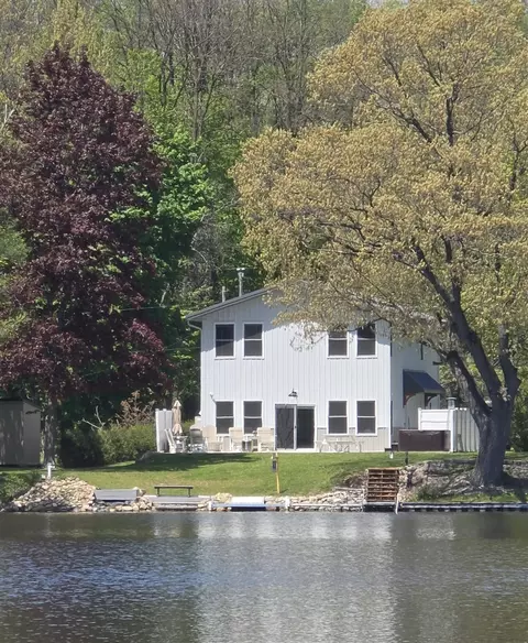 22873 Riverside, Mendon, MI 49072