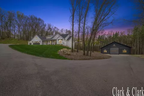 10678 Kissing Rdg, Lowell, MI 49331