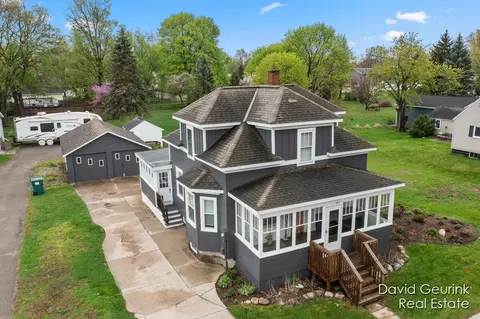 20 W Garfield, Zeeland, MI 49464