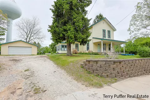 12 N North, White Cloud, MI 49349